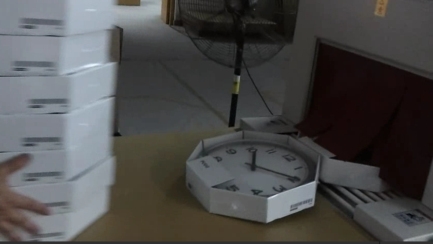 钟表全自动封切收缩包膜机案例